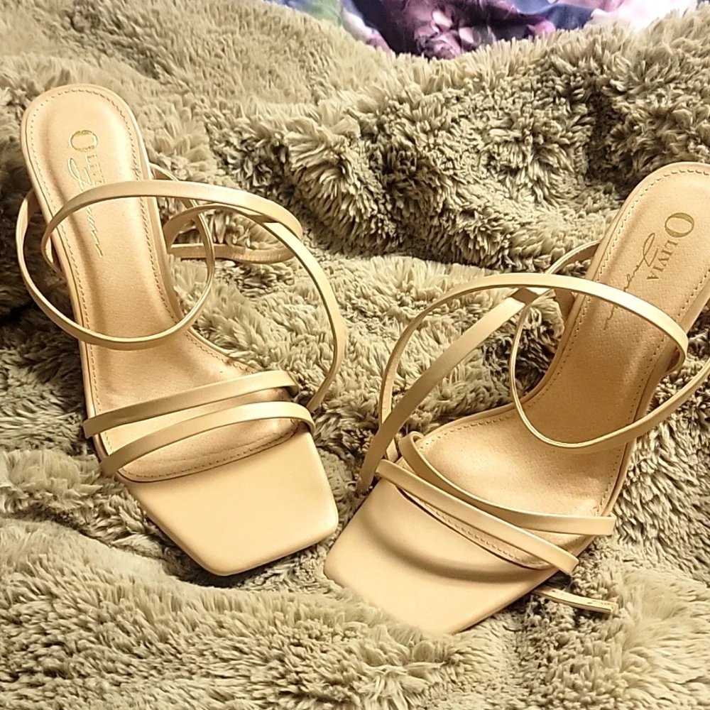 Nude heels - Picture 3 of 3